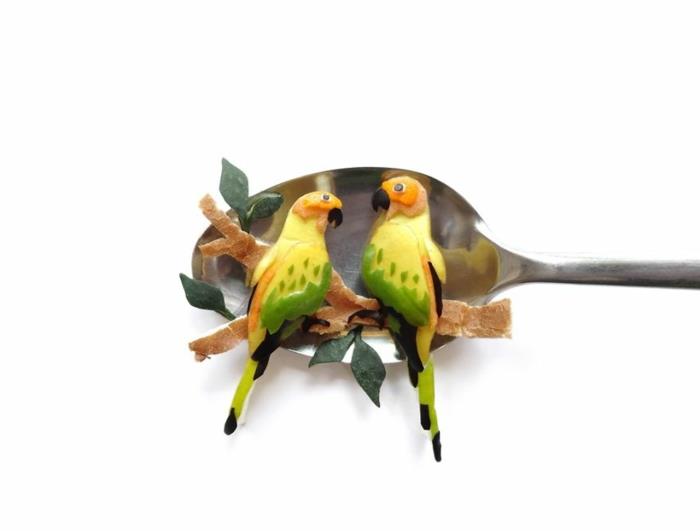 κουτάλι τύπου φαγητού δύο παπαγάλοι