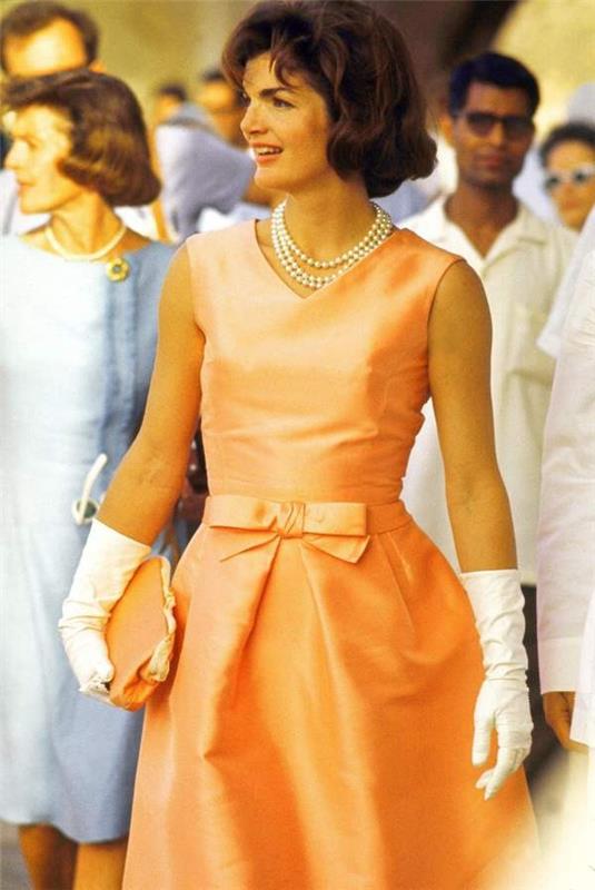 γυναίκα του προέδρου το φόρεμα της καρολίνας ερέρα