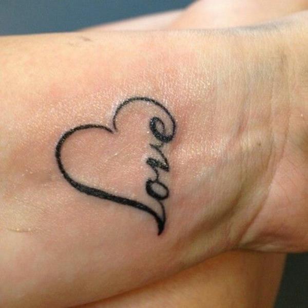 γυναίκες τατουάζ στον καρπό αγάπη