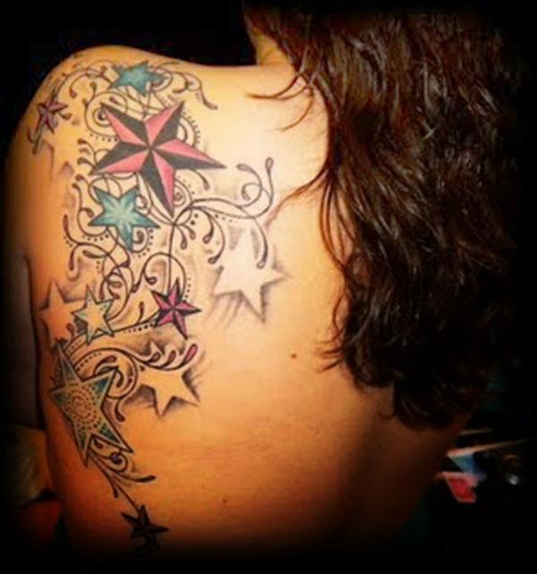γυναίκες τατουάζ αστέρια στην πλάτη