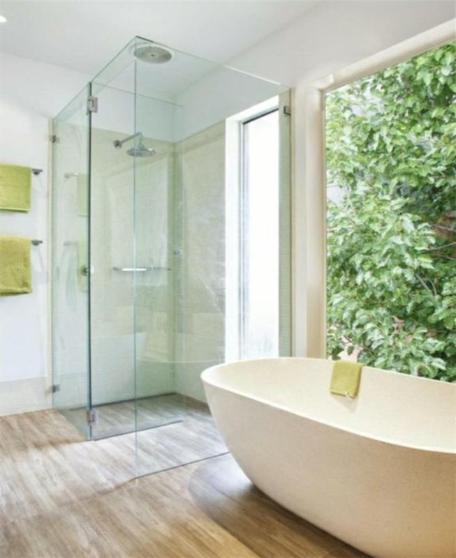 ανεξάρτητο ξύλινο πάτωμα μπανιέρας με μπανιέρα στο μπάνιο με γυάλινες πόρτες