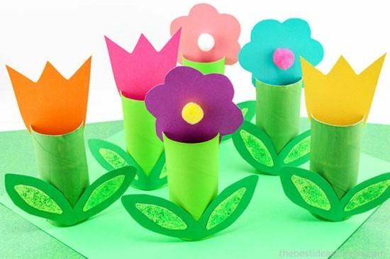 φτιάξτε ανοιξιάτικα λουλούδια με ρολά τουαλέτας για το Πάσχα