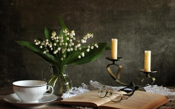 άνοιξη λουλούδια διακόσμηση διακοσμητικό τραπέζι κρίνο της κοιλάδας