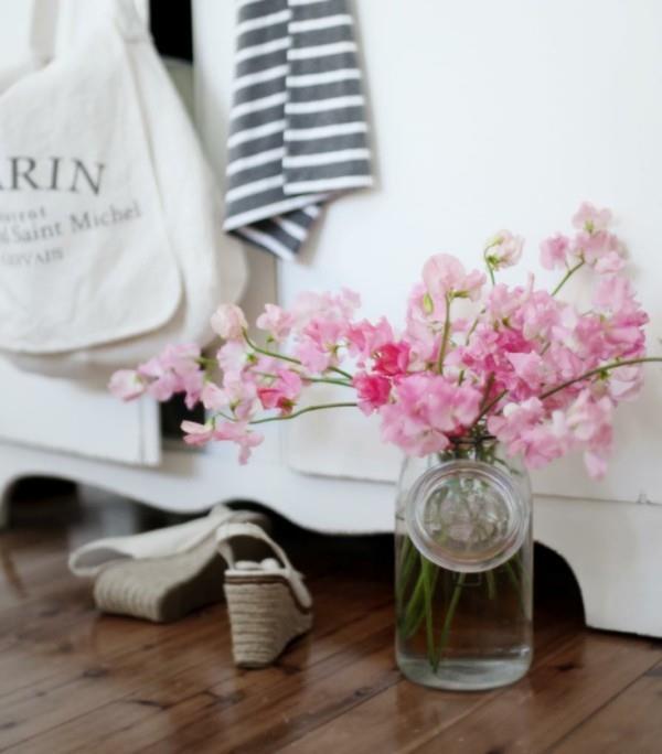 άνοιξη λουλούδια διακόσμηση φρέσκια διάθεση ξύλινο πάτωμα καθιστικό