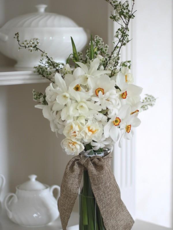 διακόσμηση ανοιξιάτικων λουλουδιών διαμέρισμα διακόσμησης νάρκισσους λευκό