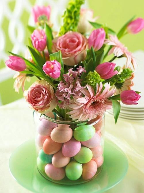 ανοιξιάτικα λουλούδια πασχαλινά αυγά πολύχρωμο πολύχρωμο διακοσμητικό τραπέζι