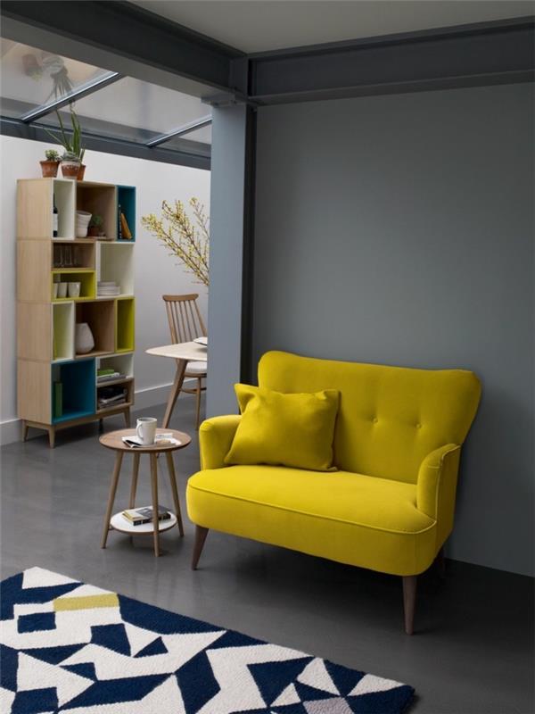 ανοιξιάτικα χρώματα κίτρινος καναπές γκρι τοίχος γεωμετρικός τάπητας