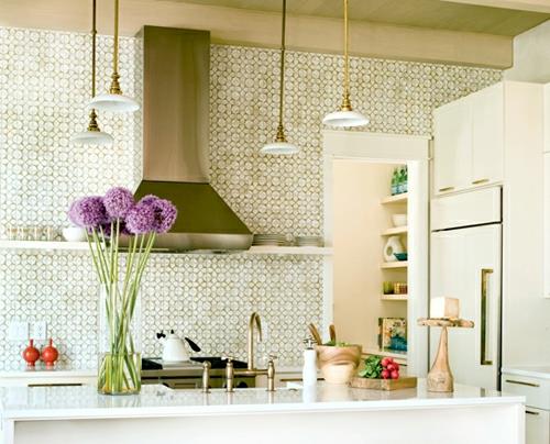 φρέσκα μοβ λουλούδια ιδέα σχεδιασμός καθρέφτη κουζίνας μπλοκ κουζίνας