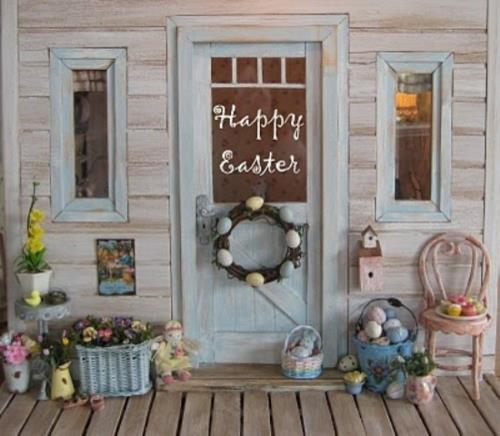 χαρούμενο Πάσχα στεφάνι Πασχαλινά αυγά άνοιξη λουλούδια καρέκλα ξύλινη βεράντα