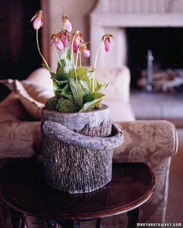 ανοιξιάτικα λουλούδια γλάστρα δέντρο κούτσουρο ιδέα διακόσμηση σπιτιού