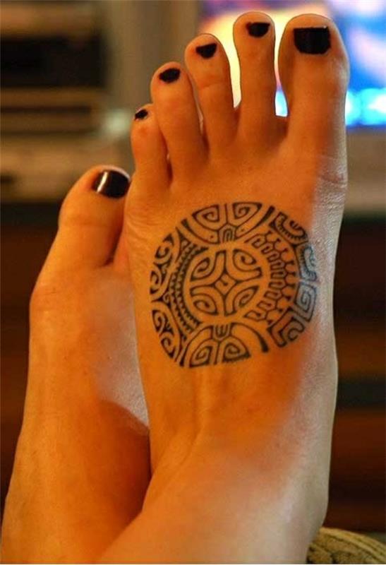 σχέδια τατουάζ ποδιών πολυνησιακά