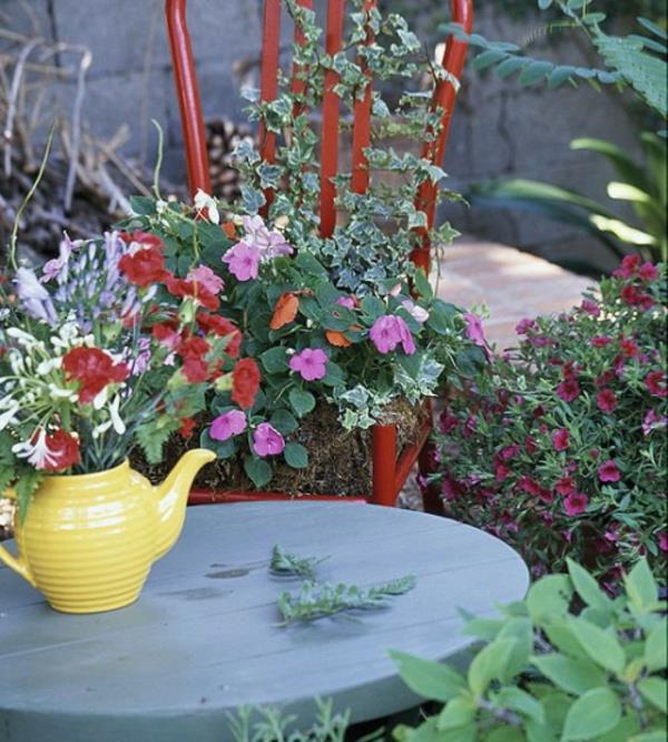 σχέδια κήπου τσαγιέρα πολύχρωμα λουλούδια