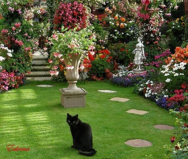 ιδέες σχεδιασμού κήπου γκαζόν πλάκες από σκυρόδεμα γλυπτά φυτά γάτας