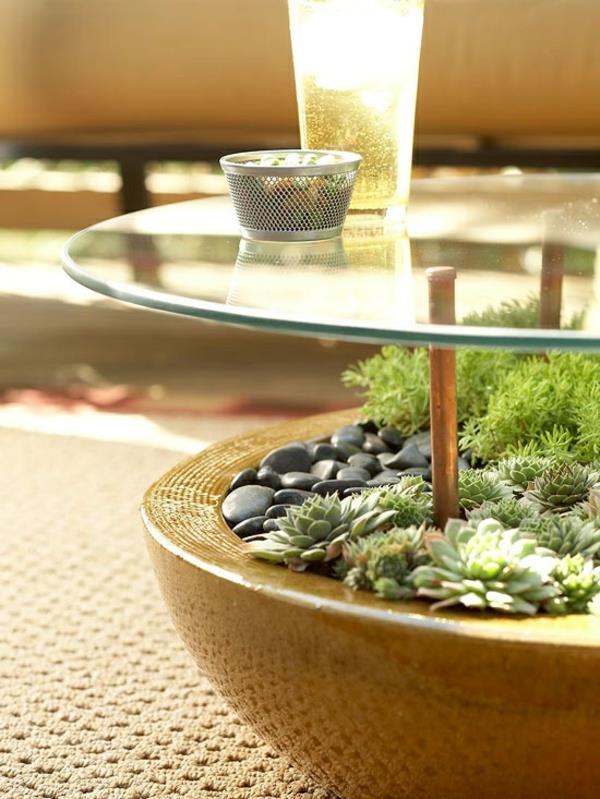 έπιπλα κήπου ιδέες τραπέζι κήπου φτιάξτε μόνοι σας γυάλινο τζάμι βότσαλα seculents