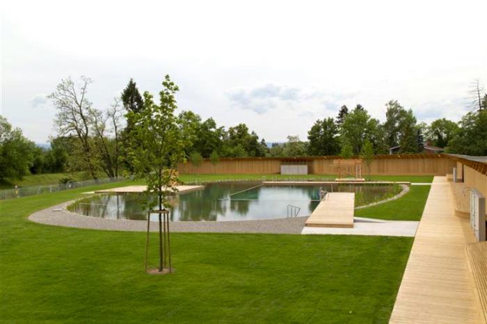 πισίνα κήπου πισίνα πισίνα Ελβετία χωρίς χλώριο φυσική πισίνα βιώσιμη σχεδίαση