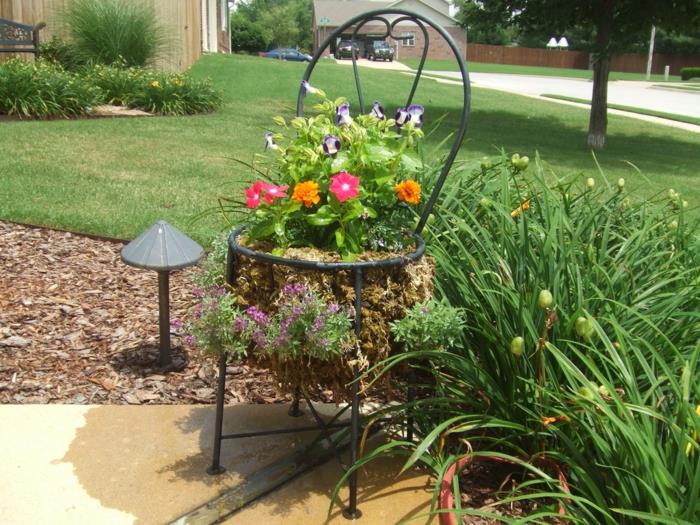 ομορφύνουν τον κήπο δροσερές ιδέες κήπου επαναχρησιμοποιούν βιώσιμα παλιές καρέκλες
