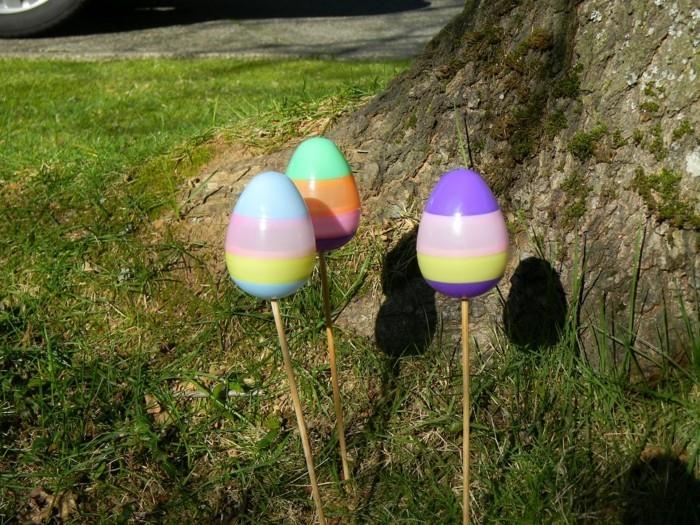 κήπο για να διακοσμήσετε πασχαλινά χρωματιστά πασχαλινά αυγά