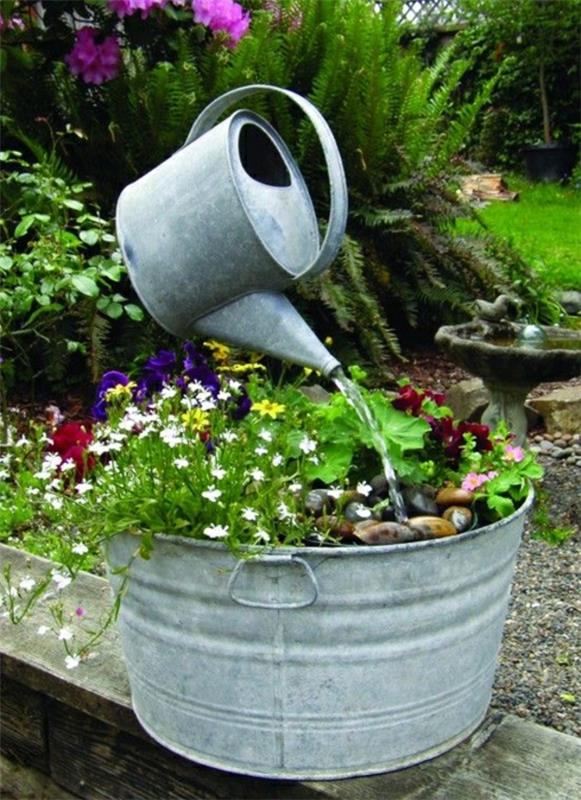 Φτιάξτε το δικό σας σιντριβάνι κήπου από κασσίτερο ποτιστήρι