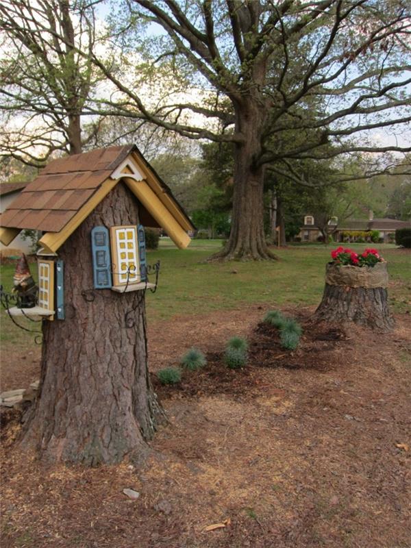 Φτιάξτε διακοσμήσεις κήπου από φυσικά υλικά ασυνήθιστη ιδέα DIY με κούτσουρο δέντρου