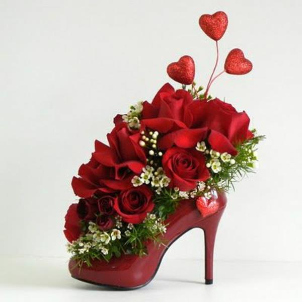 Βάλτε λουλούδι σε γυναικεία παπούτσια