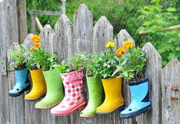 διακόσμηση κήπου παρτέρι δημιουργούν λαστιχένιες μπότες