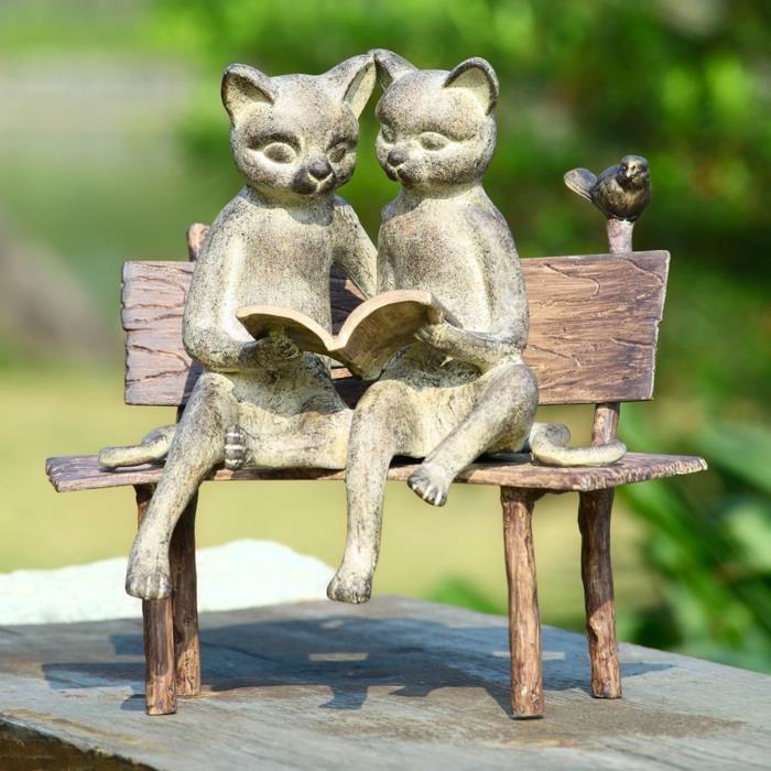 φιγούρες διακόσμησης κήπου διαβάζοντας αστείες γάτες