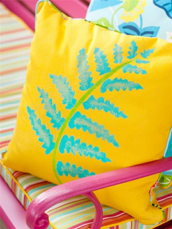 ιδέες διακόσμησης κήπου βάψτε μαξιλάρια μόνοι σας κίτρινο μαξιλάρι καναπέ έπιπλα κήπου
