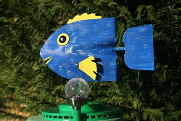 διακόσμηση κήπου όμορφες ιδέες χειροτεχνίας μπλε ψάρια