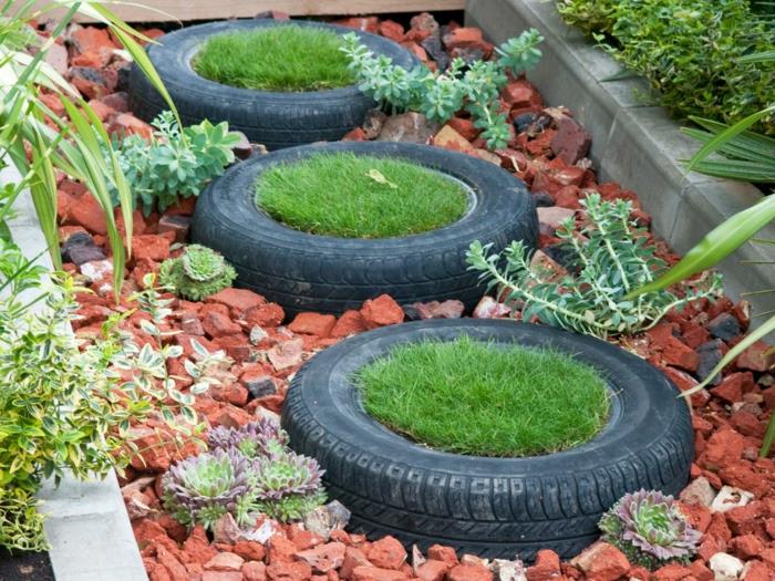 φτιάξτε τη δική σας διακόσμηση κήπου φυτεύοντας γρασίδι σε παλιά ελαστικά αυτοκινήτων