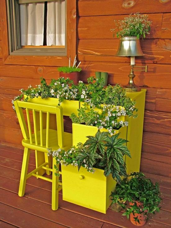 κίτρινο γραφείο ως diy διακόσμηση κήπου