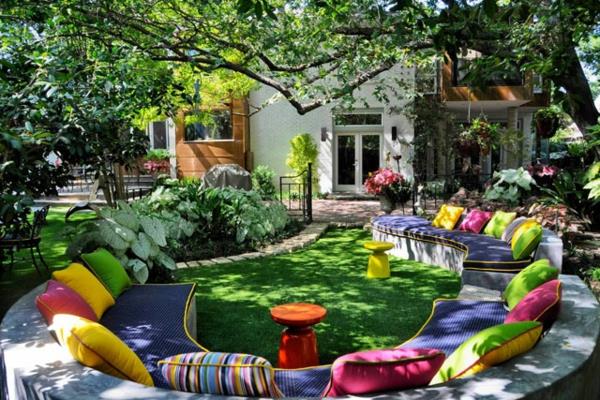 παραδείγματα σχεδιασμού κήπου καναπές χρωματιστό μαξιλάρια σκαμπό