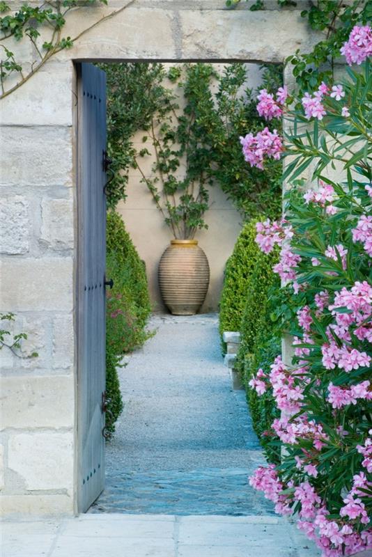 ιδέες σχεδιασμού κήπου λουλούδια θάμνοι μονοπάτι κήπου ιταλικό στυλ