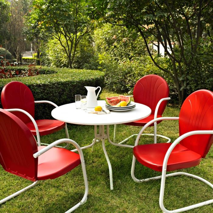 τραπέζι κήπου στρογγυλές κόκκινες καρέκλες κήπου ιδέες κήπου