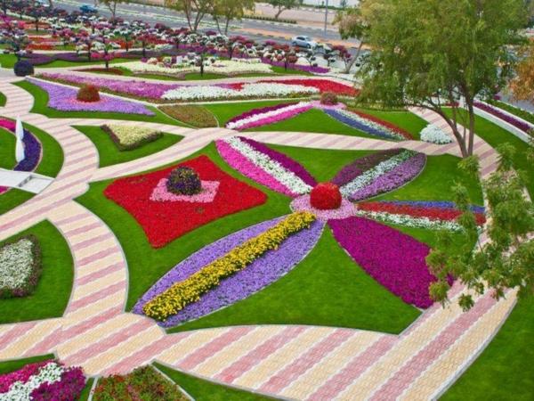 σχέδιο κήπου με πολλά λουλούδια πολύχρωμα