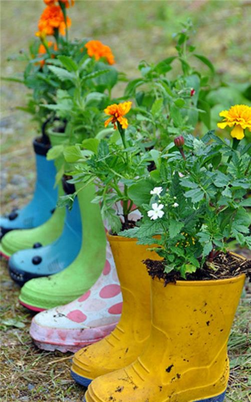 ιδέες κήπου επαναχρησιμοποίηση παλιά παπούτσια φυτά δοχεία αστεία δημιουργική