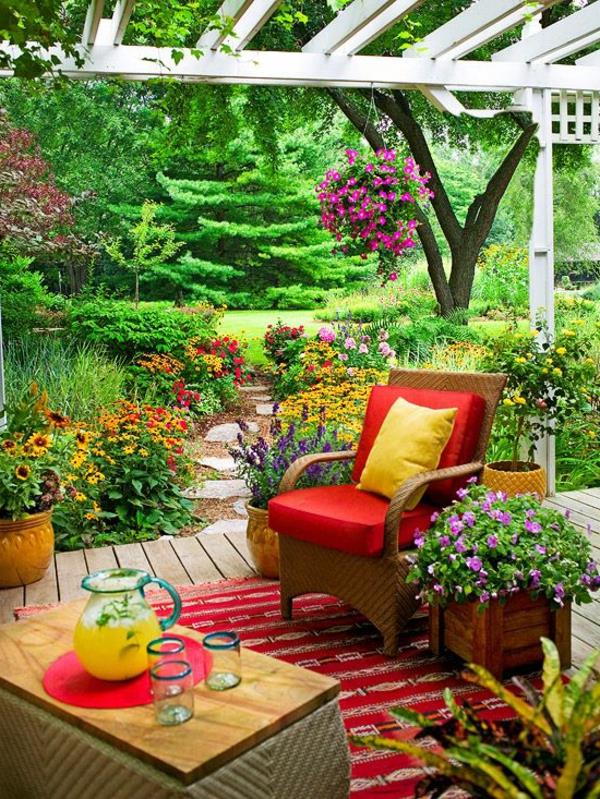 ιδέες κήπου έπιπλα εξωτερικού χώρου χρωματιστά λουλούδια κόκκινο χαλί