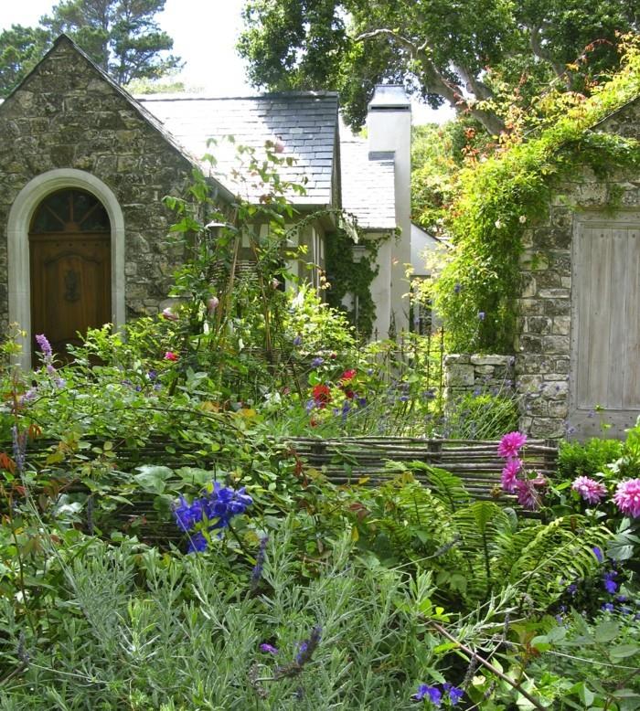 ιδέες κήπου με πολύ χρώμα και φανταχτερό φράχτη κήπου