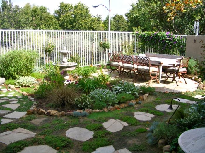 ιδέες διακόσμησης λευκό ατσάλινο φράχτη φυτά μονοπάτι κήπου