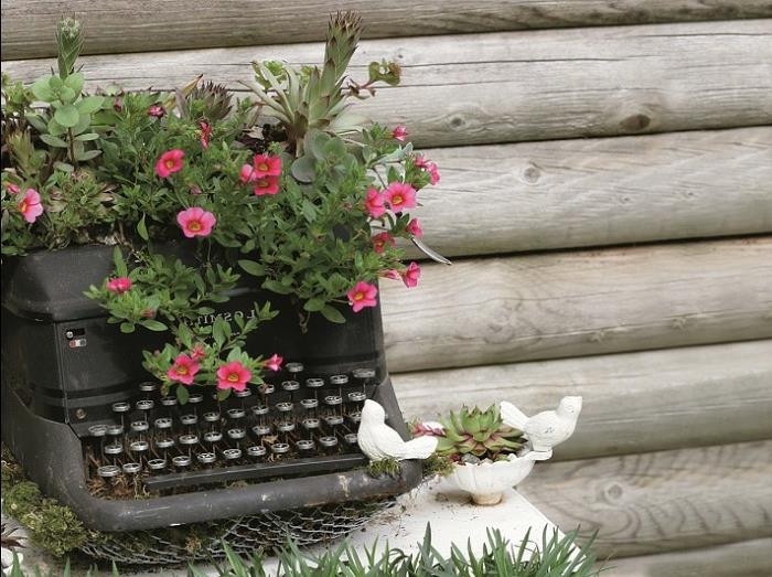 ιδέες κήπου για να κάνετε τον εαυτό σας να φυτέψει λουλούδια παλιά γραφομηχανή
