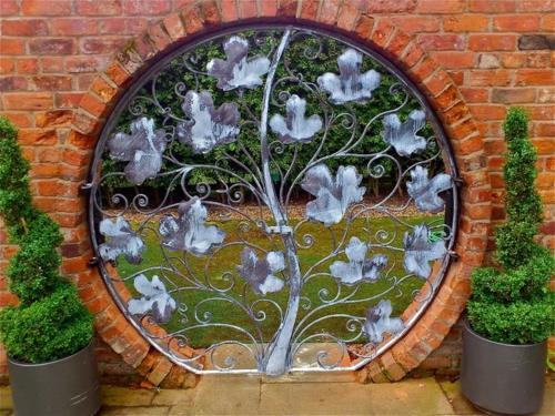 ιδέες για έπιπλα κήπου τοίχο από τούβλα τοίχο φράχτη διακοσμητικό floral μοτίβο