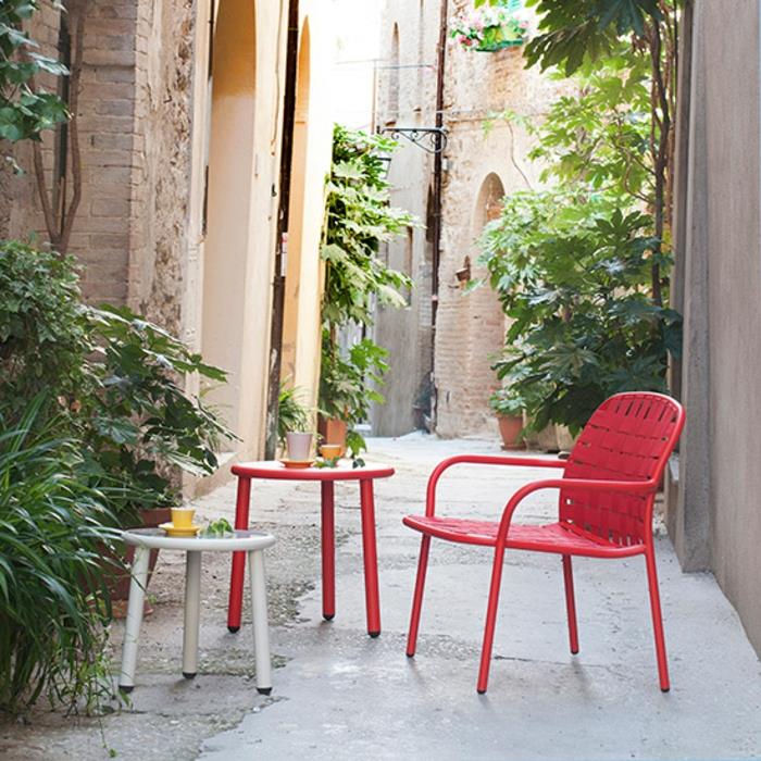 έπιπλα κήπου-set-designer-έπιπλα-side-table-red-καρέκλες