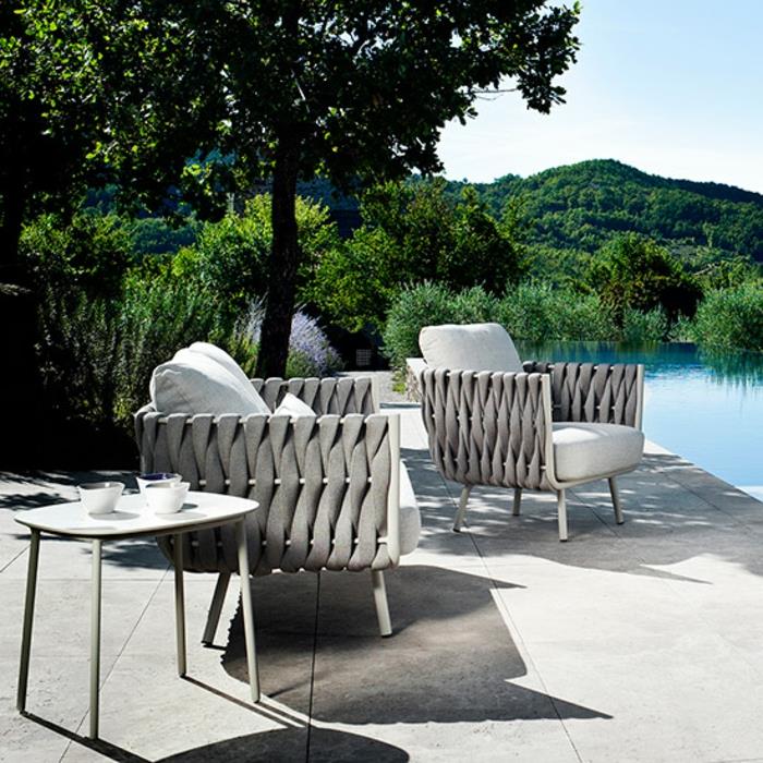 κήπος-έπιπλα-σχεδιαστής-πολυθρόνα-side-table-by-the-pool