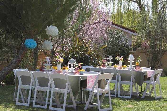 διακόσμηση πάρτι κήπου γενέθλια γιορτάστε τραπέζι δρομέας λευκά έπιπλα κήπου