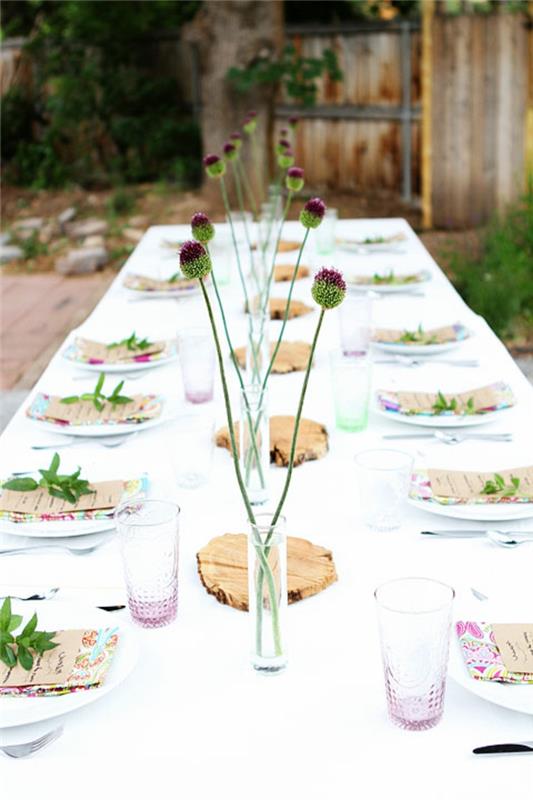 διακόσμηση πάρτι κήπου λευκό τραπεζομάντιλο λουλούδι βάζο ιδέες κήπου