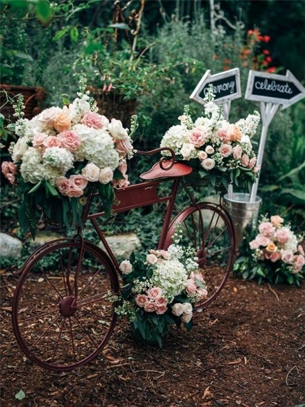 ιδέες διακόσμησης πάρτι κήπου ρετρό ποδήλατο upcycling διακόσμηση τριαντάφυλλα ορτανσίες
