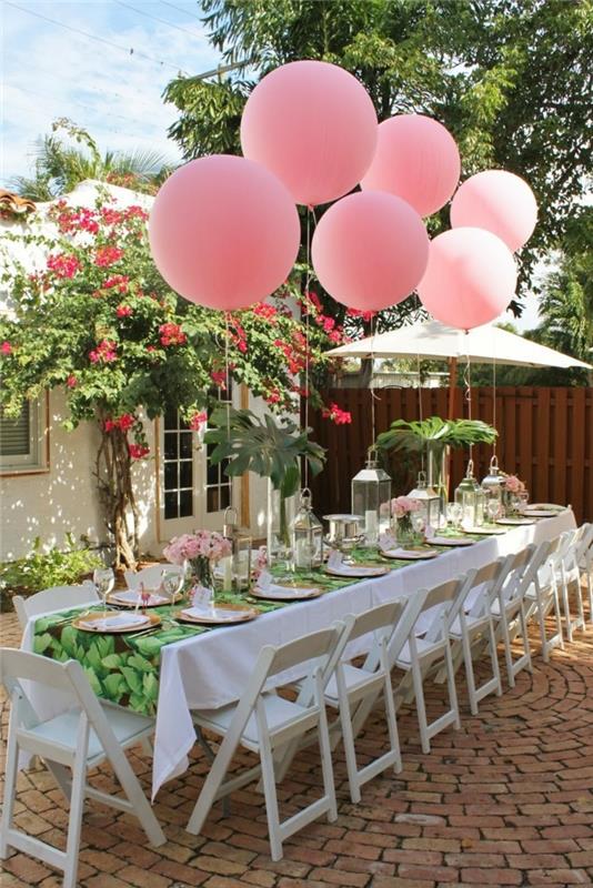 πάρτι κήπου όμορφο τραπέζι συμπόσιο με μπαλόνια για το γάμο