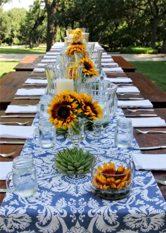 πάρτι κήπου διακοσμήσεις τραπέζι αιολικά φώτα ηλιοτρόπια παχύφυτα