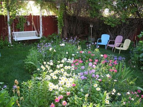 κούνια κήπου χτίστε μόνοι σας ξύλο λευκά πολύχρωμα λουλούδια