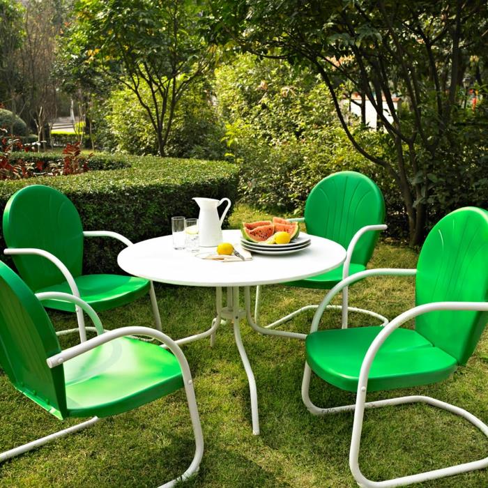 πολυθρόνα κήπου πράσινες καρέκλες κήπου στρογγυλό τραπέζι κήπου λευκό