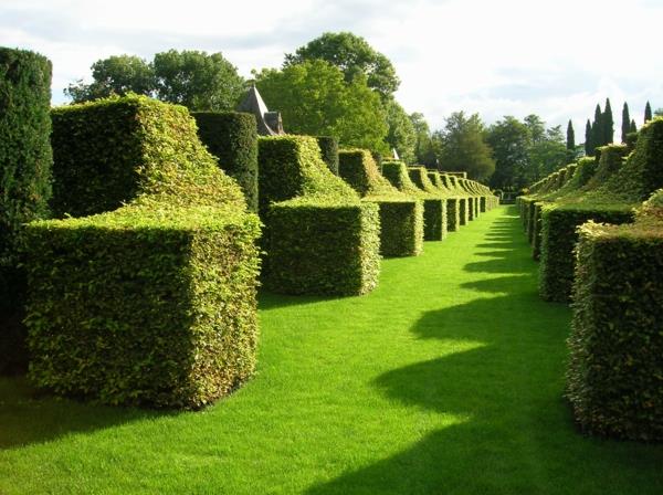 γλυπτά κήπου γεωμετρικά σχήματα αγγλικός κήπος
